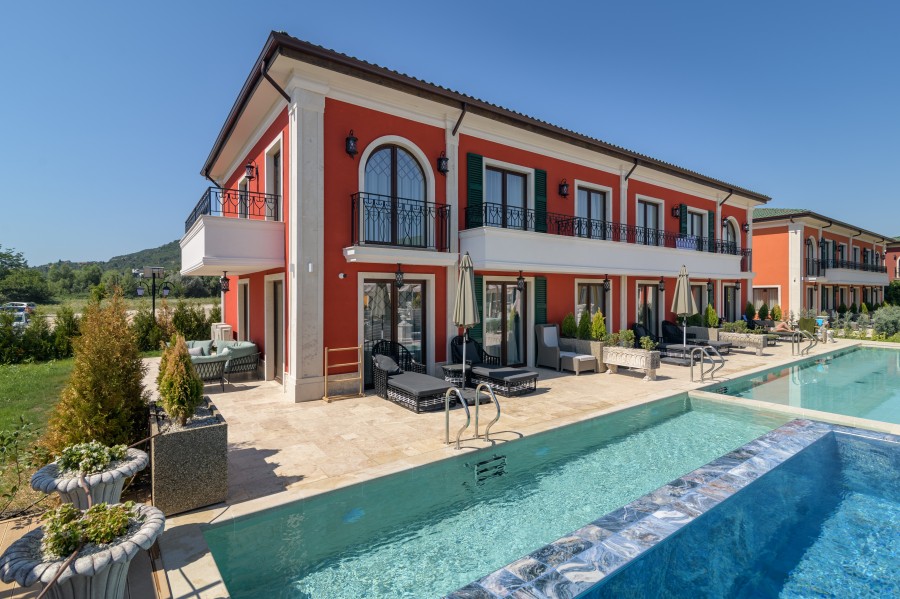 Вила 4+2 президент VIP Swim-up
