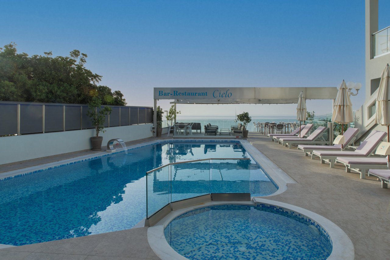 DENISE BEACH HOTEL