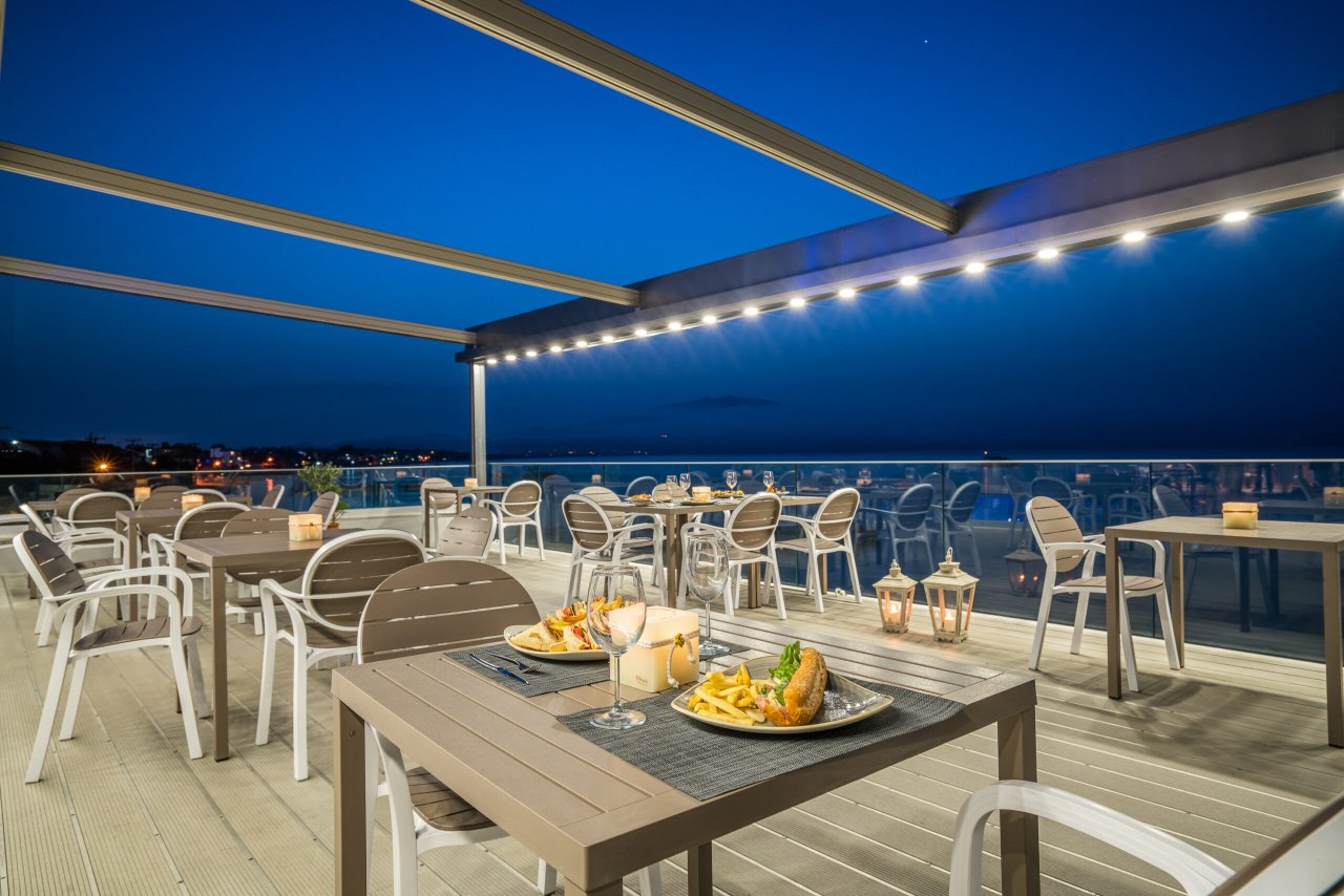 DENISE BEACH HOTEL - снимка 3