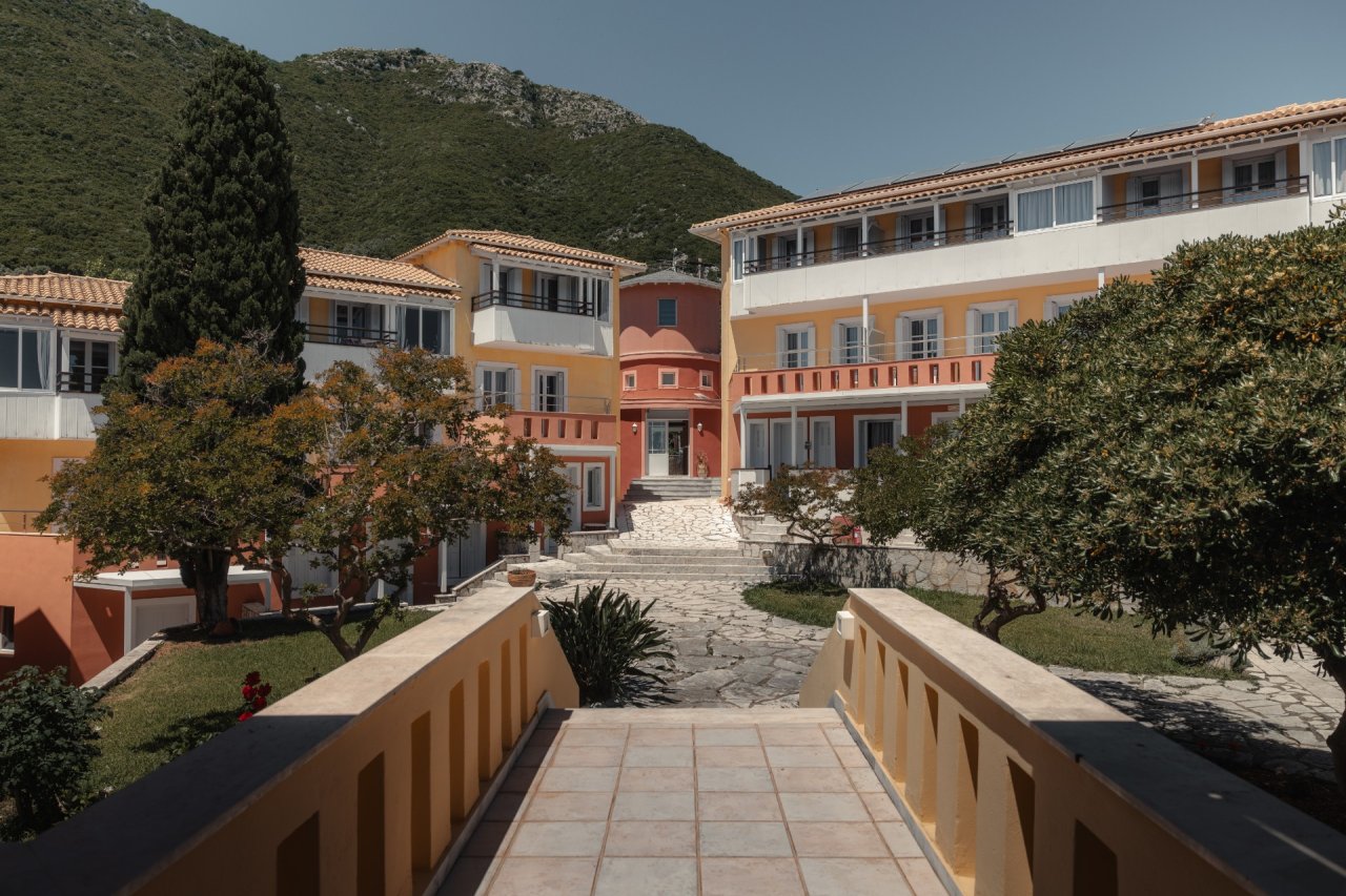 RED TOWER HOTEL - снимка 3